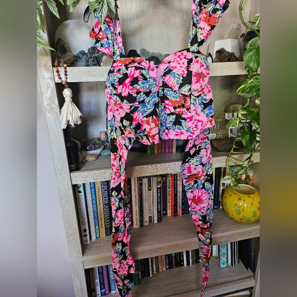 Forever 21 Floral Crop